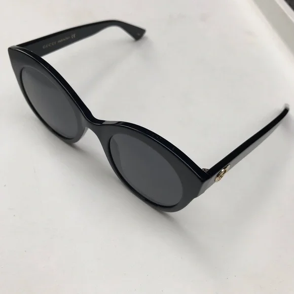 GUCCI Sunglasses - Picture 8 of 9